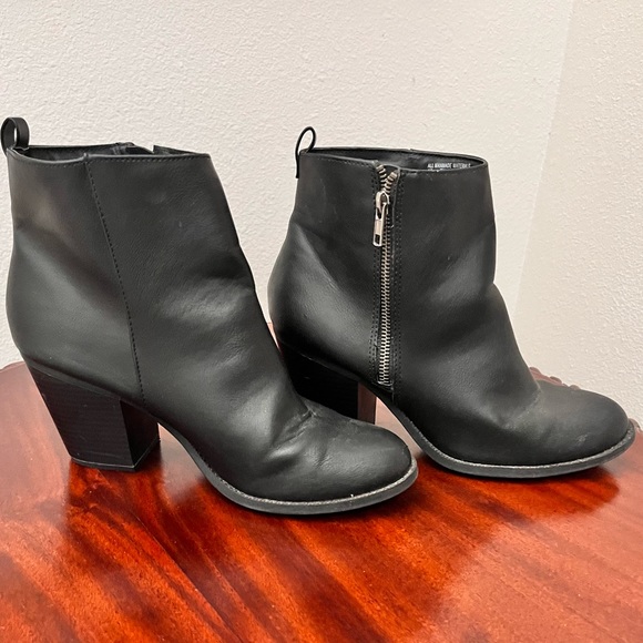 Shoes - Attention Heel - Size 11 M